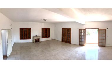Venta de local y casa con 5 dormitorios en Fray Luis Beltrán.