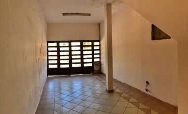 Venta de local y casa con 5 dormitorios en Fray Luis Beltrán.