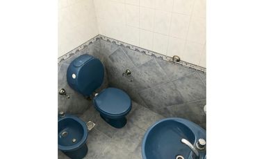 Venta de local y casa con 5 dormitorios en Fray Luis Beltrán.