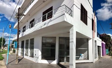 Venta de local y casa con 5 dormitorios en Fray Luis Beltrán.