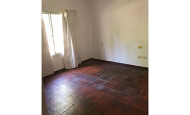 CASA EN VENTA COUNTRY LOS ALAMOS LOTE ESQUINA 1000 m2. 4 Dormitorios. Excelente!