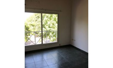 CASA EN VENTA COUNTRY LOS ALAMOS LOTE ESQUINA 1000 m2. 4 Dormitorios. Excelente!