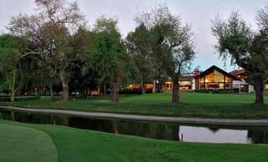 VENTA/RENTA DE CASA EN FRACCIONAMIENTO CLUB DE GOLF SAN CARLOS METEPEC
