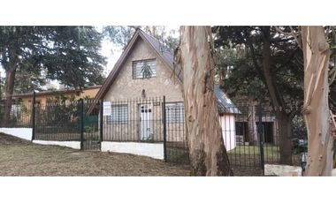 CASA ESTILO CABAÑA EN EXCELENTE ZONA DE VALERIA DEL MAR