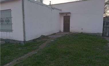CASA DE TRES AMBIENTES - BARRIO LIBERTAD