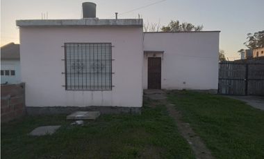 CASA DE TRES AMBIENTES - BARRIO LIBERTAD