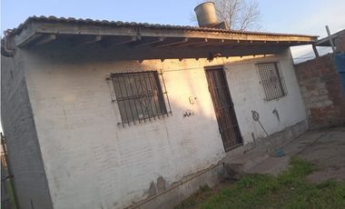 CASA DE TRES AMBIENTES - BARRIO LIBERTAD