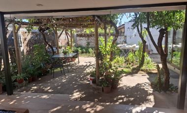Linda casa de un piso, en Calle Ramón Olate