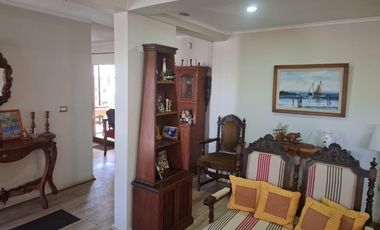Linda casa de un piso, en Calle Ramón Olate