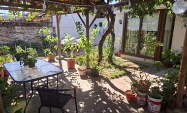 Linda casa de un piso, en Calle Ramón Olate