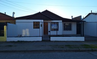 Casa de un piso, a pasos de Calle Rengo