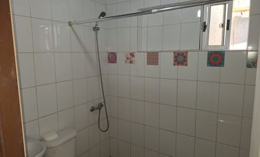 Casa de un piso, a pasos de Calle Rengo