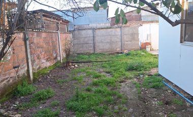 Casa de un piso, a pasos de Calle Rengo