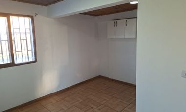 Casa de un piso, a pasos de Calle Rengo