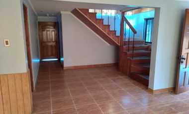 Gran casa ,a pasos de Avda Coronel de Artlleria