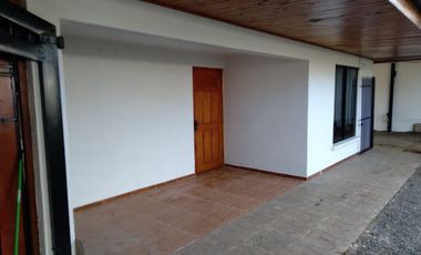 Gran casa ,a pasos de Avda Coronel de Artlleria