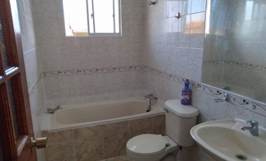 Gran casa ,a pasos de Avda Coronel de Artlleria