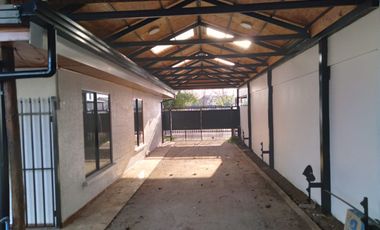 Gran casa ,a pasos de Avda Coronel de Artlleria