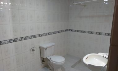 Gran casa ,a pasos de Avda Coronel de Artlleria