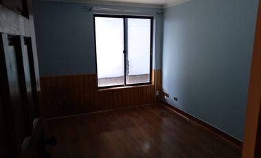 Gran casa ,a pasos de Avda Coronel de Artlleria