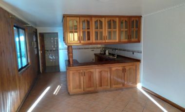 Gran casa ,a pasos de Avda Coronel de Artlleria