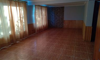 Gran casa ,a pasos de Avda Coronel de Artlleria