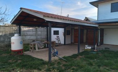 Gran casa ,a pasos de Avda Coronel de Artlleria