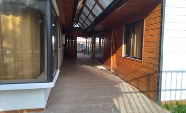 Gran casa ,a pasos de Avda Coronel de Artlleria