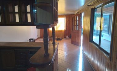 Gran casa ,a pasos de Avda Coronel de Artlleria