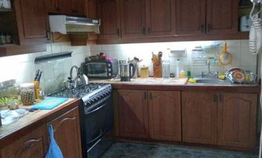 Casa de Dos Pisos en Avda Pdte Ibañez