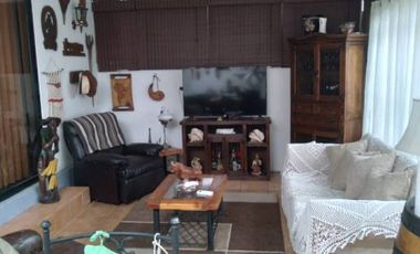 Casa de Dos Pisos en Avda Pdte Ibañez