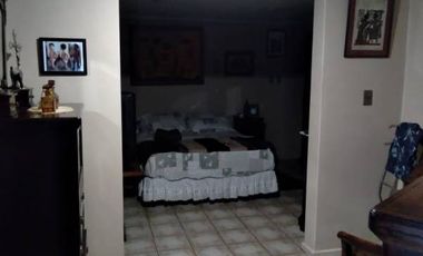 Casa de Dos Pisos en Avda Pdte Ibañez