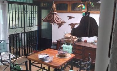 Casa de Dos Pisos en Avda Pdte Ibañez