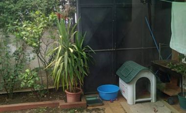 Casa de Dos Pisos en Avda Pdte Ibañez