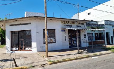 Venta Esquina 3 Locales en Bloque. Merlo Norte