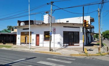 Venta Esquina 3 Locales en Bloque. Merlo Norte