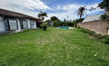 IMPERDIBLE CHALET CONSTRUIDO SOBRE 2 LOTES 750MTS