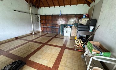 IMPERDIBLE CHALET CONSTRUIDO SOBRE 2 LOTES 750MTS