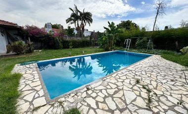 IMPERDIBLE CHALET CONSTRUIDO SOBRE 2 LOTES 750MTS