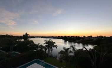 INCREIBLE CASA EN SAN ISIDRO LABRADOR AL AGUA
