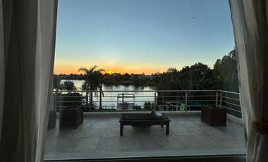 INCREIBLE CASA EN SAN ISIDRO LABRADOR AL AGUA