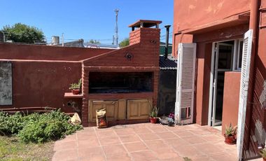 CASA EN VENTA EN LINCOLN CON PILETA