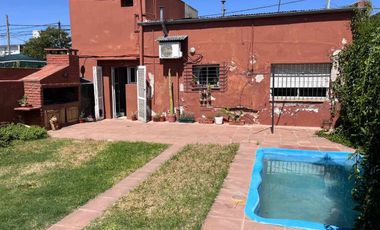 CASA EN VENTA EN LINCOLN CON PILETA