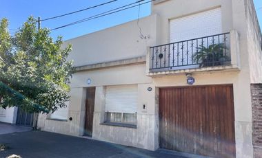 CASA EN VENTA EN LINCOLN CON PILETA