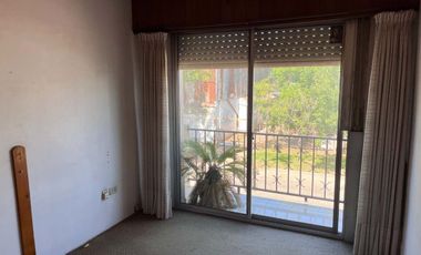 CASA EN VENTA EN LINCOLN CON PILETA