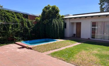 CASA EN VENTA EN LINCOLN CON PILETA