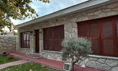Casa tipo chalet sobre Avenida