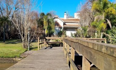 VENTA casa 4 ambientes Río Sarmiento - Delta Tigre