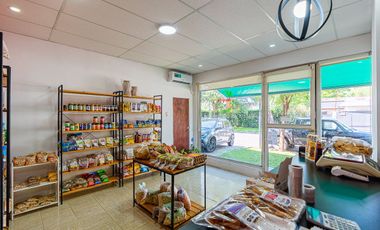 Galpón y local al frente en venta