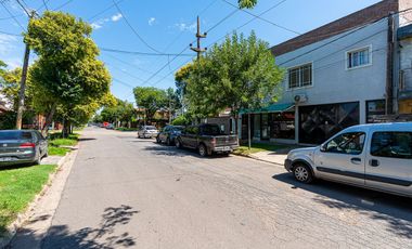 Galpón y local al frente en venta